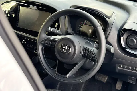 MT25KRU Toyota Aygo X 1.0 VVT-i Edge 5dr Auto Thumbnail #34