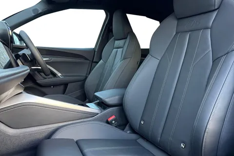  Audi Q5 2.0 TDI S line S Tronic quattro Euro 6 (s/s) 5dr Thumbnail #11