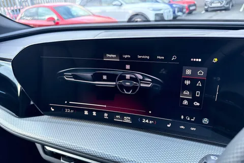  Audi Q5 2.0 TDI S line S Tronic quattro Euro 6 (s/s) 5dr Thumbnail #42