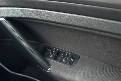 SD18BNU Volkswagen Golf 1.5 TSI EVO SE 5dr Thumbnail #17