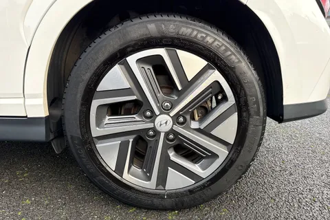 SB72NCJ Hyundai Kona 64kWh Premium Auto 5dr (10.5kW Charger) Thumbnail #10