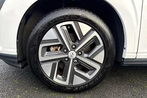 SB72NCJ Hyundai Kona 64kWh Premium Auto 5dr (10.5kW Charger) Thumbnail #12