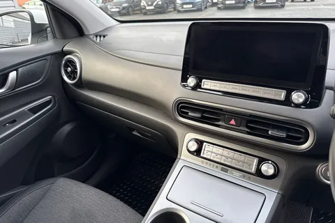 SB72NCJ Hyundai Kona 64kWh Premium Auto 5dr (10.5kW Charger) Thumbnail #20