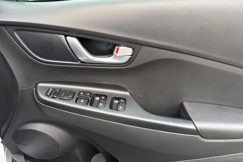 SB72NCJ Hyundai Kona 64kWh Premium Auto 5dr (10.5kW Charger) Thumbnail #21