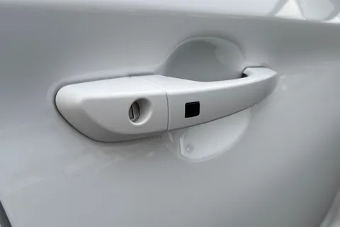 SB72NCJ Hyundai Kona 64kWh Premium Auto 5dr (10.5kW Charger) Thumbnail #36