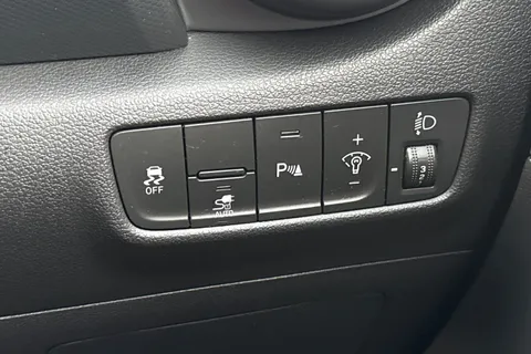 SB72NCJ Hyundai Kona 64kWh Premium Auto 5dr (10.5kW Charger) Thumbnail #38