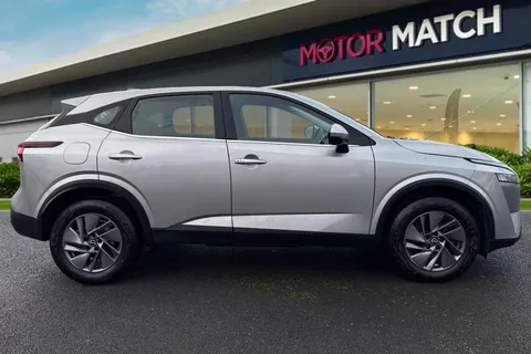P80JPP Nissan Qashqai 1.3 DIG-T MHEV Acenta Premium XTRON Euro 6 (s/s) 5dr Thumbnail #4