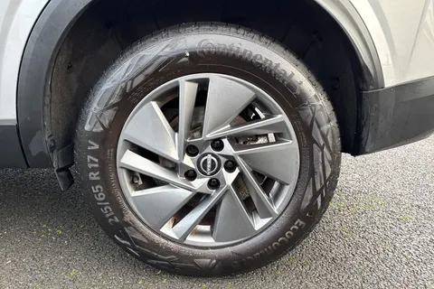 P80JPP Nissan Qashqai 1.3 DIG-T MHEV Acenta Premium XTRON Euro 6 (s/s) 5dr Thumbnail #11