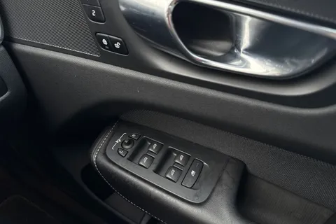 DP22SFY Volvo Xc60 2.0 B4D R DESIGN 5dr AWD Geartronic Thumbnail #18