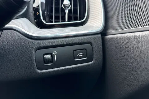 DP22SFY Volvo Xc60 2.0 B4D R DESIGN 5dr AWD Geartronic Thumbnail #32