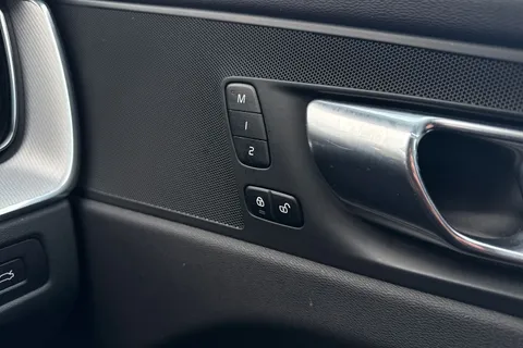 DP22SFY Volvo Xc60 2.0 B4D R DESIGN 5dr AWD Geartronic Thumbnail #33