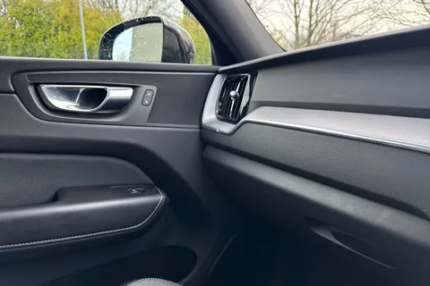 DP22SFY Volvo Xc60 2.0 B4D R DESIGN 5dr AWD Geartronic Thumbnail #43
