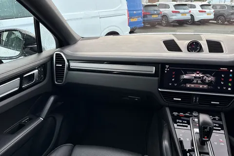 VX23RKO Porsche Cayenne 3.0T V6 Platinum Edition TiptronicS 4WD Euro 6 (s/s) 5dr Thumbnail #21