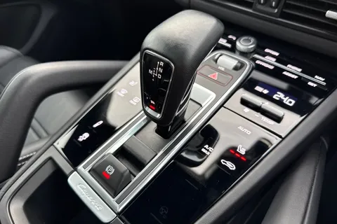 VX23RKO Porsche Cayenne 3.0T V6 Platinum Edition TiptronicS 4WD Euro 6 (s/s) 5dr Thumbnail #24