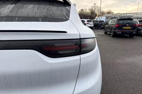 VX23RKO Porsche Cayenne 3.0T V6 Platinum Edition TiptronicS 4WD Euro 6 (s/s) 5dr Thumbnail #27