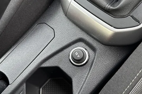 PK72OMH Volkswagen Taigo 1.0 TSI Life Euro 6 (s/s) 5dr Thumbnail #53