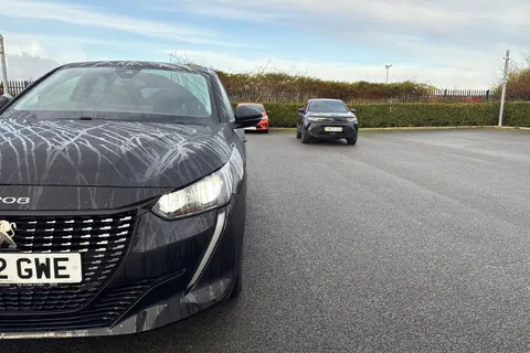 OW22GWE PEUGEOT 208 1.5 BlueHDi Allure Premium + Euro 6 (s/s) 5dr Thumbnail #25