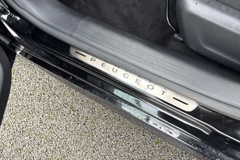 OW22GWE PEUGEOT 208 1.5 BlueHDi Allure Premium + Euro 6 (s/s) 5dr Thumbnail #36