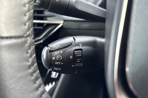 OW22GWE PEUGEOT 208 1.5 BlueHDi Allure Premium + Euro 6 (s/s) 5dr Thumbnail #39