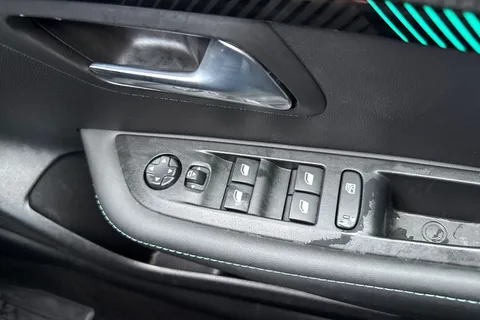 OW22GWE PEUGEOT 208 1.5 BlueHDi Allure Premium + Euro 6 (s/s) 5dr Thumbnail #40