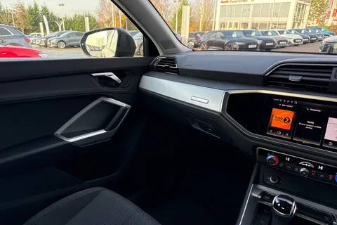 DN72EDV Audi Q3 Technik 35 TFSI 150 PS S tronic Thumbnail #20