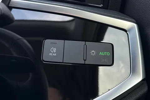 DN72EDV Audi Q3 Technik 35 TFSI 150 PS S tronic Thumbnail #40