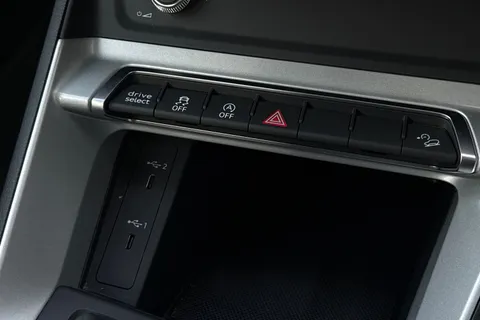 DN72EDV Audi Q3 Technik 35 TFSI 150 PS S tronic Thumbnail #45