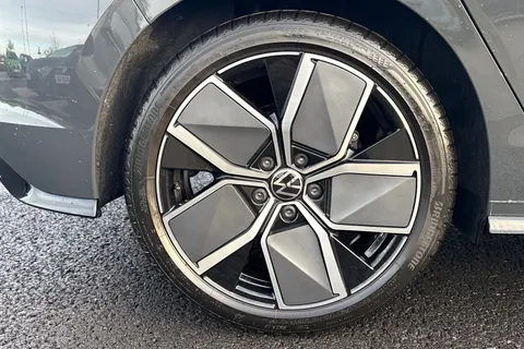 YE75MDO Volkswagen Golf 1.5 eTSI 150 R-Line 5dr DSG **PAN ROOF, WINTER PK, 18' LEEDS ALLOYS** Thumbnail #6