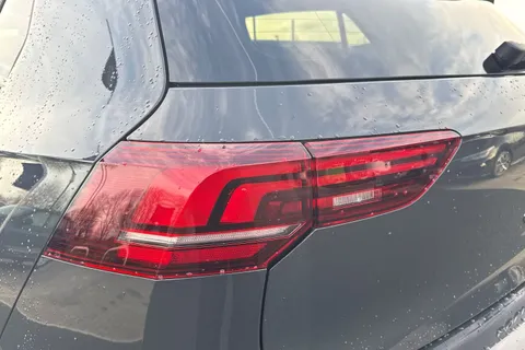 YE75MDO Volkswagen Golf 1.5 eTSI 150 R-Line 5dr DSG **PAN ROOF, WINTER PK, 18' LEEDS ALLOYS** Thumbnail #15