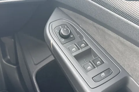 YE75MDO Volkswagen Golf 1.5 eTSI 150 R-Line 5dr DSG **PAN ROOF, WINTER PK, 18' LEEDS ALLOYS** Thumbnail #17