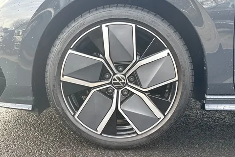 YE75MDO Volkswagen Golf 1.5 eTSI 150 R-Line 5dr DSG **PAN ROOF, WINTER PK, 18' LEEDS ALLOYS** Thumbnail #22