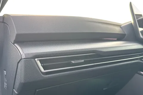 YE75MDO Volkswagen Golf 1.5 eTSI 150 R-Line 5dr DSG **PAN ROOF, WINTER PK, 18' LEEDS ALLOYS** Thumbnail #31