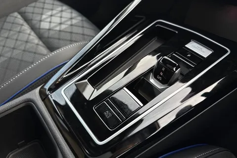 YE75MDO Volkswagen Golf 1.5 eTSI 150 R-Line 5dr DSG **PAN ROOF, WINTER PK, 18' LEEDS ALLOYS** Thumbnail #34