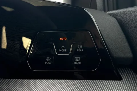 YE75MDO Volkswagen Golf 1.5 eTSI 150 R-Line 5dr DSG **PAN ROOF, WINTER PK, 18' LEEDS ALLOYS** Thumbnail #39