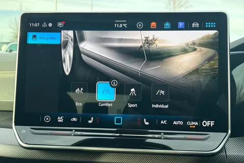 YE75MDO Volkswagen Golf 1.5 eTSI 150 R-Line 5dr DSG **PAN ROOF, WINTER PK, 18' LEEDS ALLOYS** Thumbnail #40