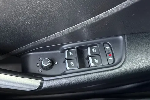 GF18UKL Audi Q2 1.4 TFSI CoD S line Euro 6 (s/s) 5dr Thumbnail #41