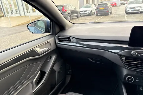 EJ70PVF Ford Focus 1.0T EcoBoost ST-Line Auto Euro 6 (s/s) 5dr Thumbnail #14