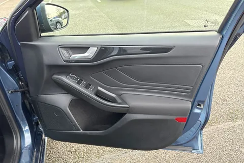 EJ70PVF Ford Focus 1.0T EcoBoost ST-Line Auto Euro 6 (s/s) 5dr Thumbnail #17