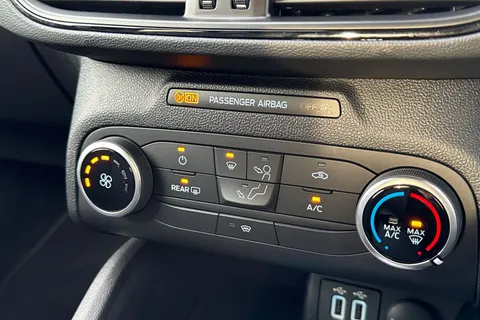 EJ70PVF Ford Focus 1.0T EcoBoost ST-Line Auto Euro 6 (s/s) 5dr Thumbnail #18