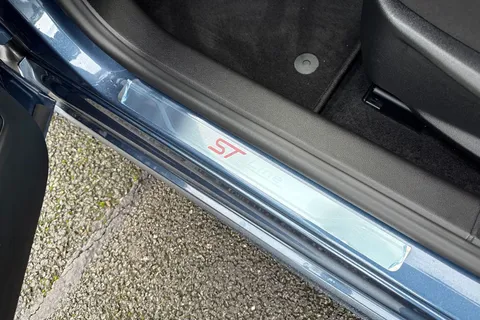 EJ70PVF Ford Focus 1.0T EcoBoost ST-Line Auto Euro 6 (s/s) 5dr Thumbnail #35