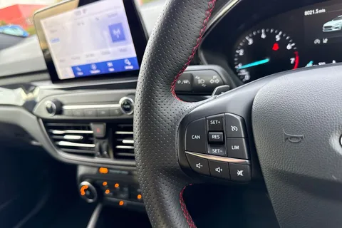 EJ70PVF Ford Focus 1.0T EcoBoost ST-Line Auto Euro 6 (s/s) 5dr Thumbnail #36