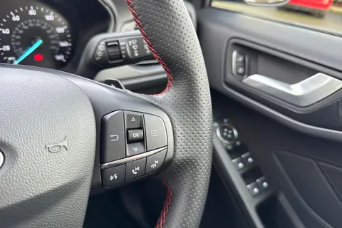 EJ70PVF Ford Focus 1.0T EcoBoost ST-Line Auto Euro 6 (s/s) 5dr Thumbnail #37