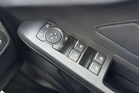 EJ70PVF Ford Focus 1.0T EcoBoost ST-Line Auto Euro 6 (s/s) 5dr Thumbnail #38