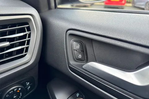 EJ70PVF Ford Focus 1.0T EcoBoost ST-Line Auto Euro 6 (s/s) 5dr Thumbnail #39