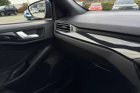 EJ70PVF Ford Focus 1.0T EcoBoost ST-Line Auto Euro 6 (s/s) 5dr Thumbnail #57