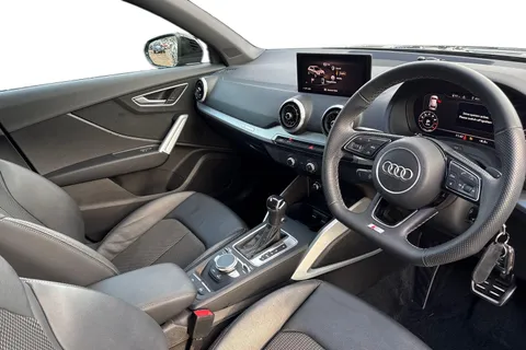 BG22UJX Audi Q2 Black Edition 35 TFSI 150 PS S tronic Thumbnail #14