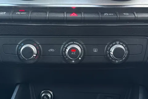 BG22UJX Audi Q2 Black Edition 35 TFSI 150 PS S tronic Thumbnail #22