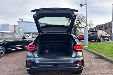 BG22UJX Audi Q2 Black Edition 35 TFSI 150 PS S tronic Thumbnail #38