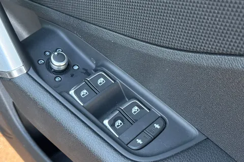 BG22UJX Audi Q2 Black Edition 35 TFSI 150 PS S tronic Thumbnail #42