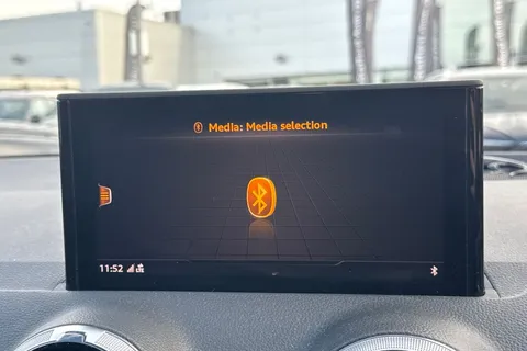 BG22UJX Audi Q2 Black Edition 35 TFSI 150 PS S tronic Thumbnail #55